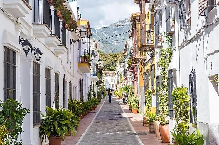 Cozy 2-Bed 2-Bathroom Apartment In Marbella Town Centre Spain